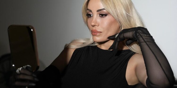 Zümra, İlk Single’ı ile Müzik Piyasasına İddialı Bir Çıkış Yapıyor: Tüm Gözler Onda!