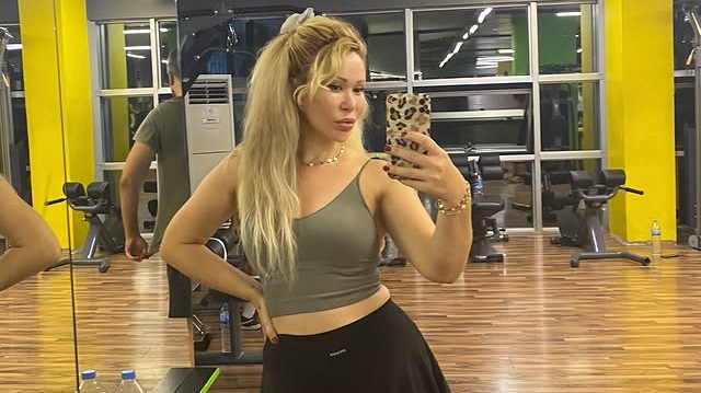 Modelin Sırları: Özgül Koca’dan Adana Sıcağına Dayanıklı Güzellik ve Bakım Rutini İpuçları