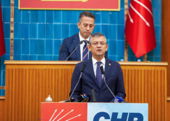 Büyük Partide Liderlik Yarışı: Parti İçi Muhalefet Hareketi Başladı