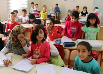 Göçmen Çocukların Eğitimi: Toplumsal Uyumun Anahtarı ve Sırrı