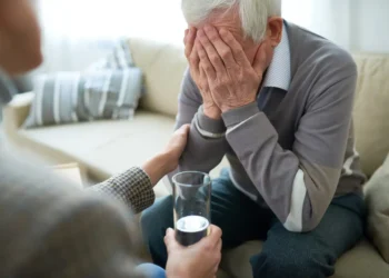 Alzheimer Hastalarına Yaklaşımda Empati: Tartışmak Yerine Onların Gerçeğine Girin