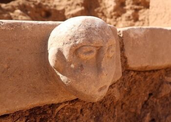 ⛏️ Arkeologların Zaferi: MÖ 8.400 İnsan Heykeli Nasıl Çıkarıldı?