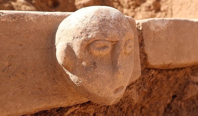 ⛏️ Arkeologların Zaferi: MÖ 8.400 İnsan Heykeli Nasıl Çıkarıldı?