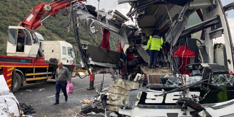 Osmaniye Otobüs Kazası Kurtarma Operasyonu: Hastaneler Teyakkuzda
