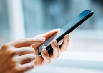 Diplomatlar Hariç Herkes Kontrol Altında: Cep Telefonu Aboneliği Düzenlemesindeki İstisnalar