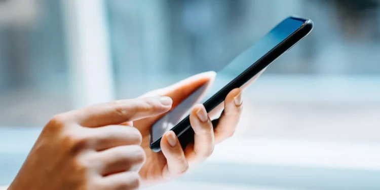 Diplomatlar Hariç Herkes Kontrol Altında: Cep Telefonu Aboneliği Düzenlemesindeki İstisnalar