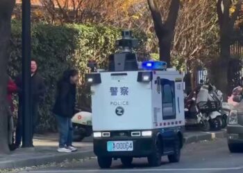 Çin Yapay Zekalı Polis Araçları ve Özel Hayatın Gizliliği Tartışması