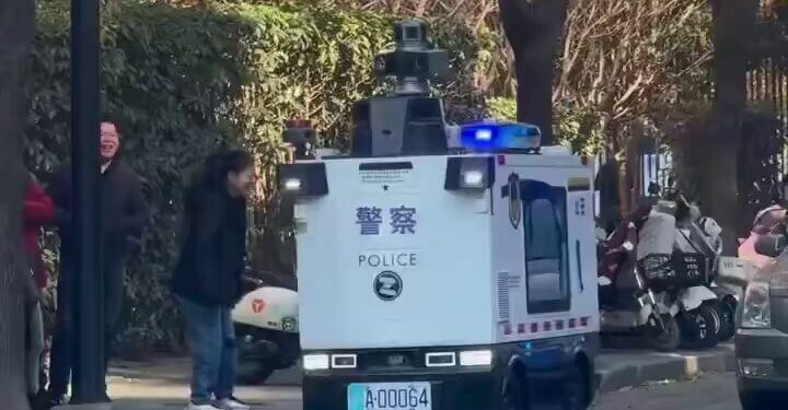 Çin Yapay Zekalı Polis Araçları ve Özel Hayatın Gizliliği Tartışması