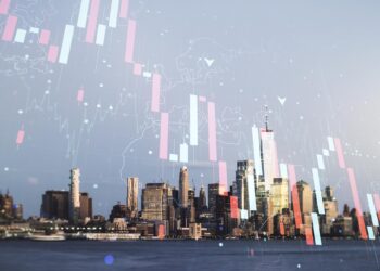 New York silüeti üzerinde düşüş gösteren borsa grafik mumları.